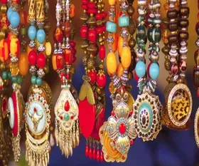 necklace-delhi-shopping.webp