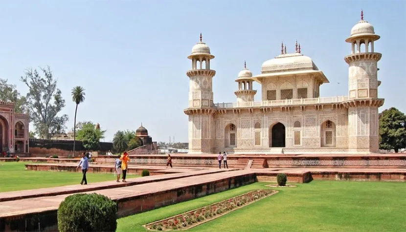 Delhi Agra Shimla Kullu Manali Amritsar